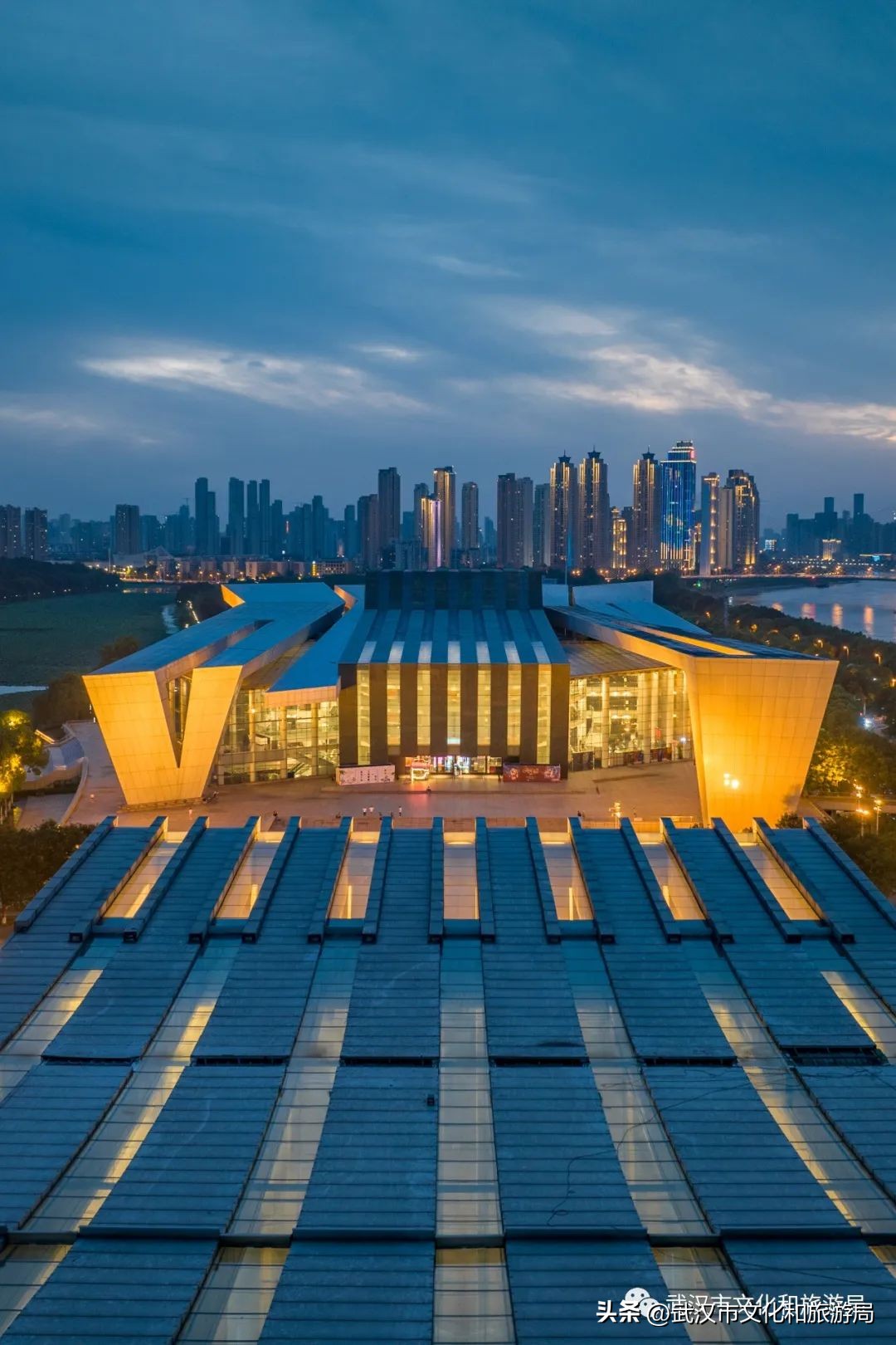 餐厅播放的音乐_适合餐厅播放的纯音乐_西餐厅适合播什么音乐剧