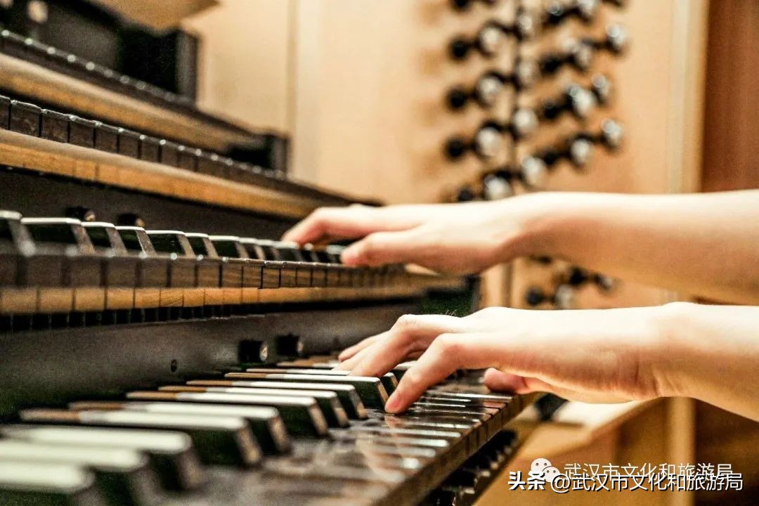 西餐厅适合播什么音乐剧_餐厅播放的音乐_适合餐厅播放的纯音乐